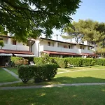 Villaggio Club Dei Pini Вілла *