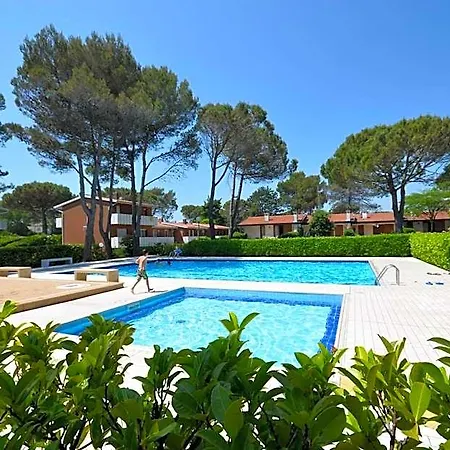 فيلة Villaggio Club Dei Pini بيبيوني